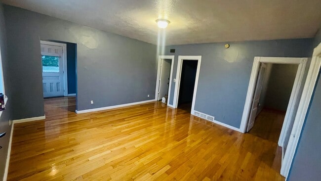Building Photo - 637 Rutger St