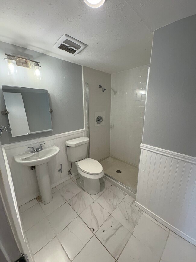 Foto del edificio - 5049 Overcrest Dr
