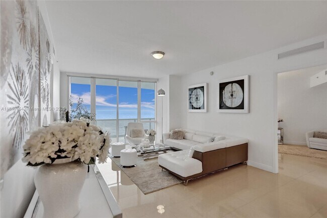 Foto del edificio - 15901 Collins Ave