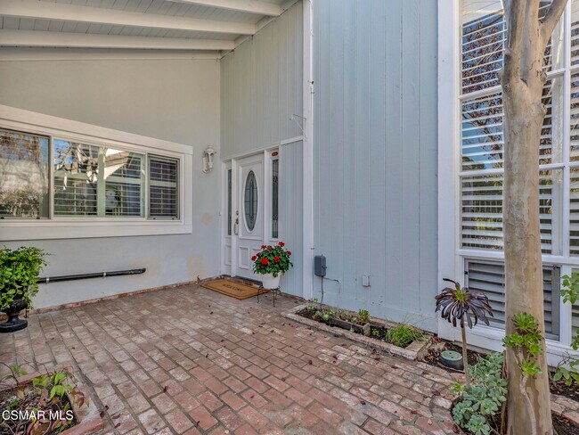 Foto del edificio - 3811 Lake Harbor Ln