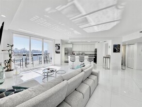 Building Photo - 3600 Mystic Pointe Dr