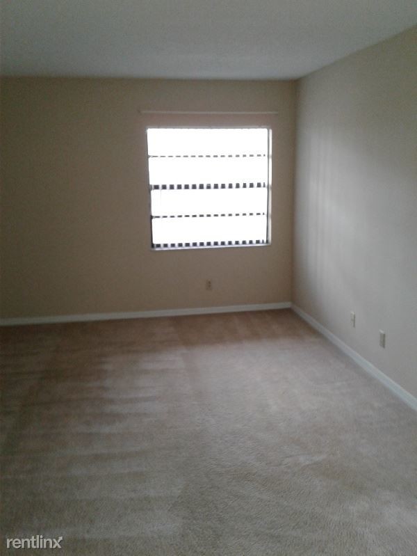 Building Photo - 2880 Regency Dr
