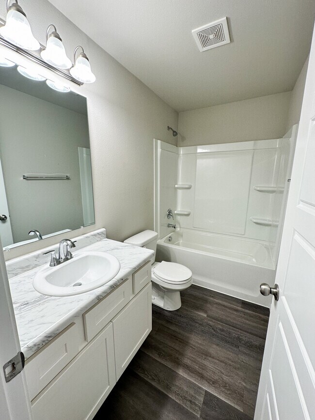 Foto del edificio - 8306 E 162nd St S