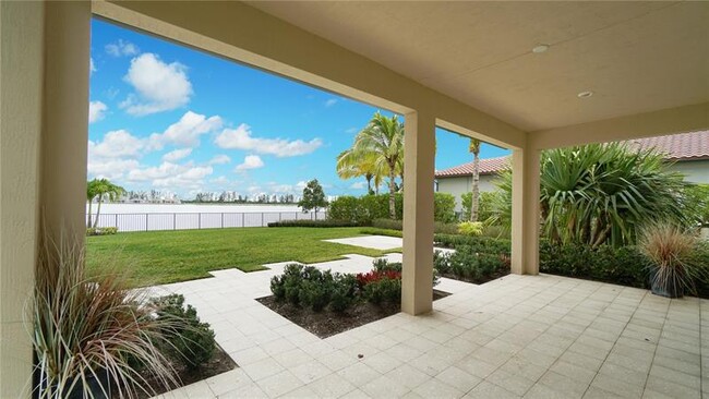 Building Photo - 8725 Parkland Bay Dr