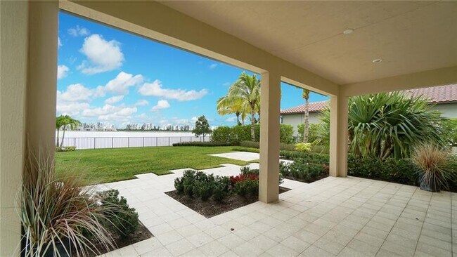 Foto del edificio - 8725 Parkland Bay Dr