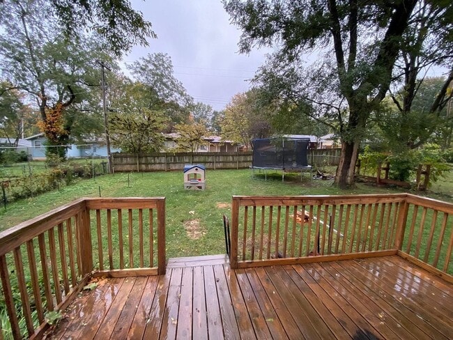 Foto del edificio - 3 Bed 1 Bath For Rent - Springfield