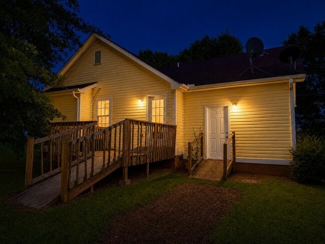 Building Photo - 1109 W Slaton Ave