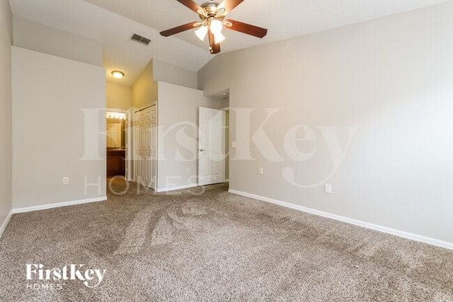 Building Photo - 6556 Viewpoint Ct