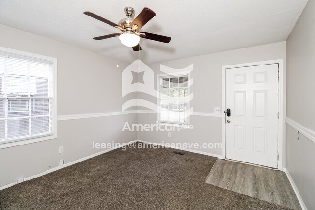 Building Photo - 10 Burdock Cir