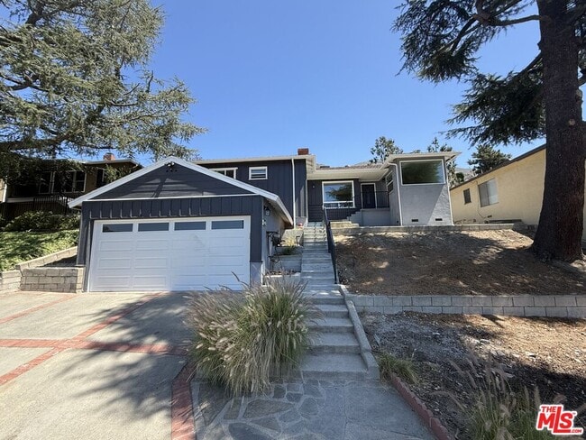 Building Photo - 3035 Highridge Rd