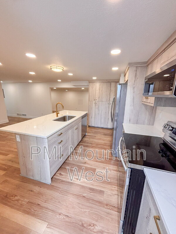 Foto del edificio - 4640 W 2200 N St