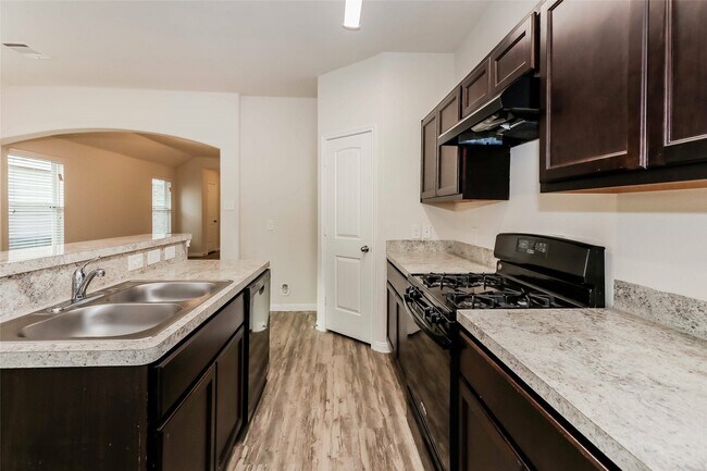 Foto del edificio - 5722 Kyle Cove Dr