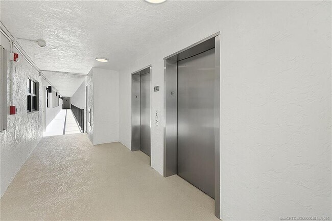 Foto del edificio - 10310 S Ocean Dr