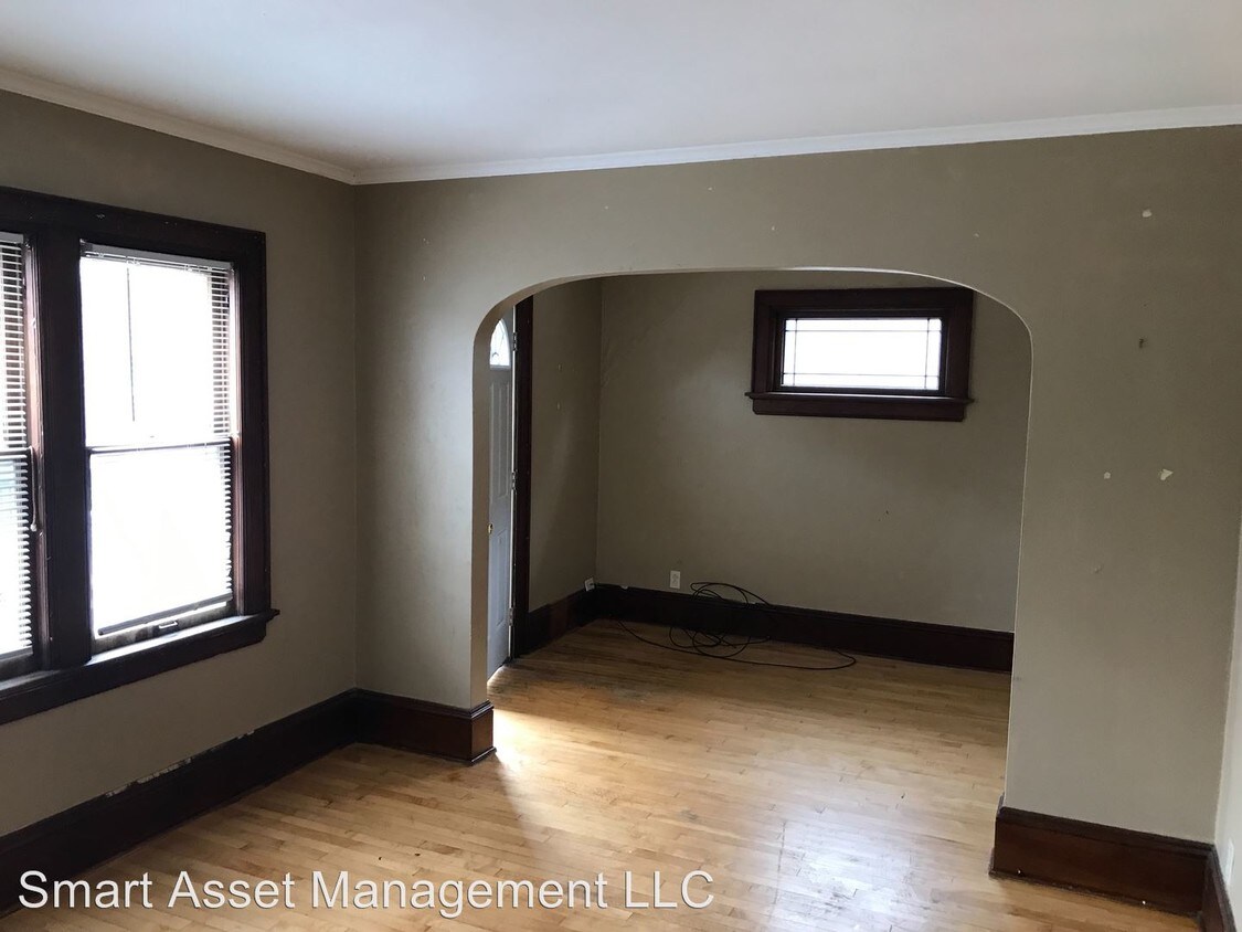 Building Photo - 1428 S 79th St