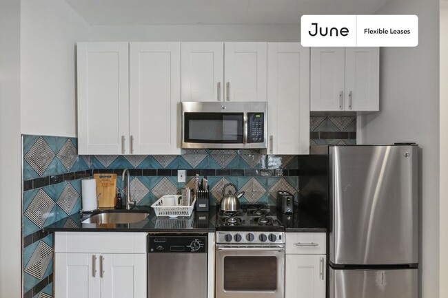 Building Photo - Full bedroom in 2 bed/1 bath Home