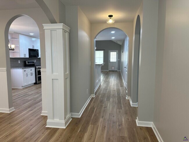 Foto del edificio - 221 Courthouse Ln