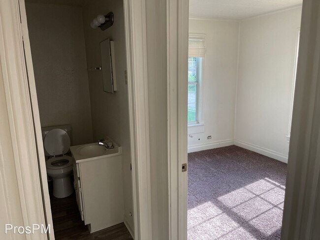 Building Photo - 2 br, 1 bath House - 1417 E. Garnett