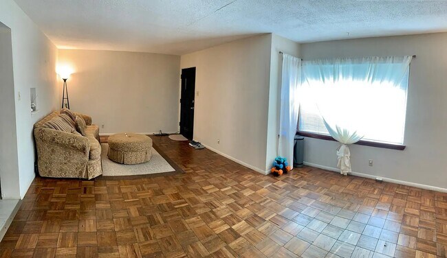 Foto del edificio - 413 W Main St