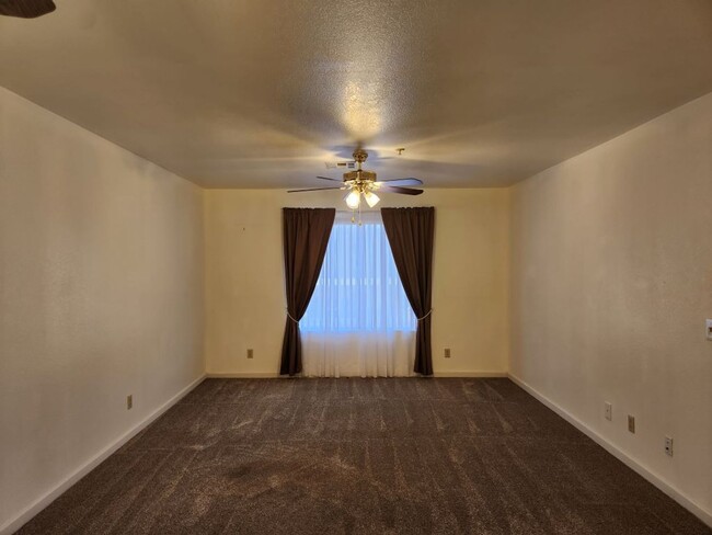 Building Photo - 2060 Mesquite Ln