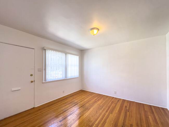 Building Photo - 3672 Monon St