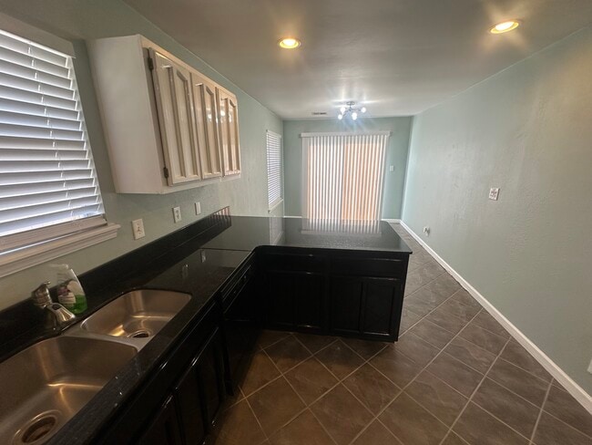 Building Photo - 9322 E 92nd St S