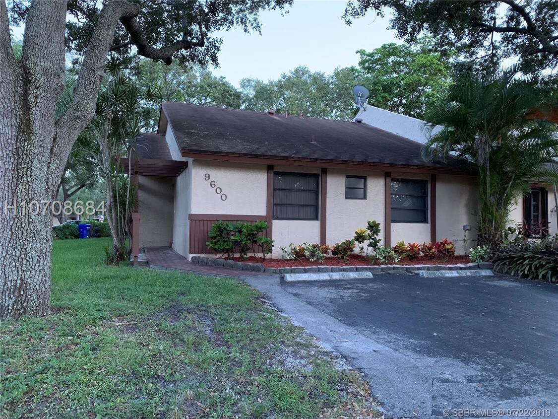 Primary Photo - 9600 NW 16th Ct