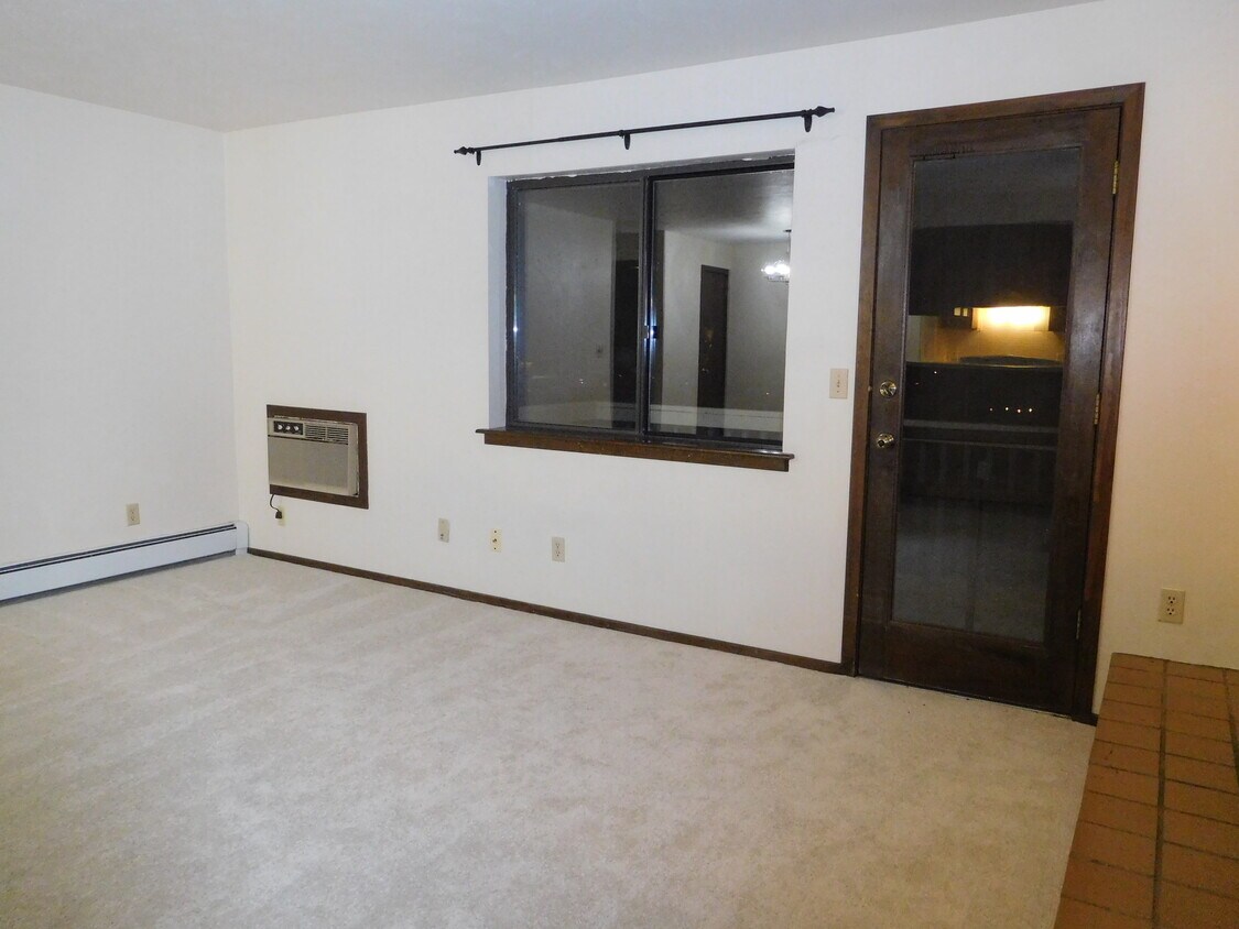 Building Photo - 2800 Kalmia Ave