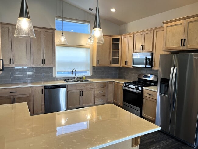 Building Photo - Senior Living Community (55+) - Built In 2021 - High End 2/2 Home With Full Access To Onsite Recr...