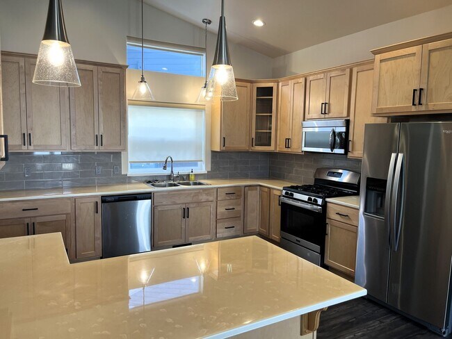 Foto del edificio - Senior Living Community (55+) - Built In 2021 - High End 2/2 Home With Full Access To Onsite Recr...