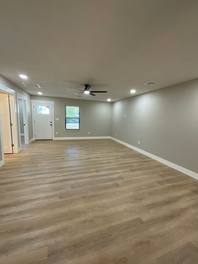 Foto del edificio - COMING SOON!!! GORGEOUS BRAND NEW HOME IN ...