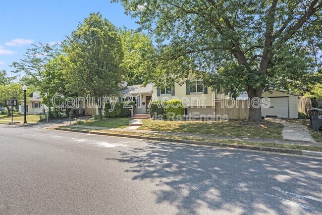 Building Photo - 5912 3rd St S