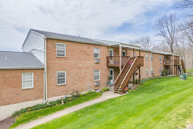 Building Photo - Pine Crest Apartments