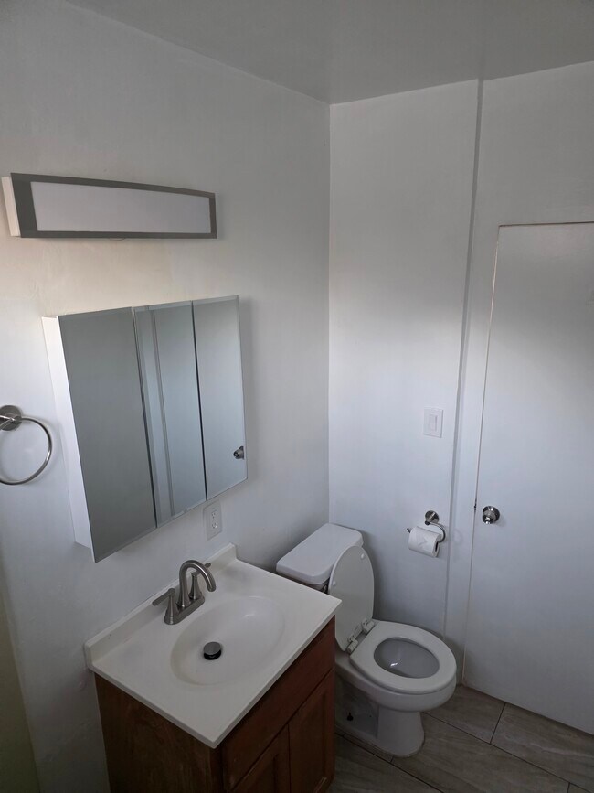 Foto del edificio - 2136 Del Amo Blvd
