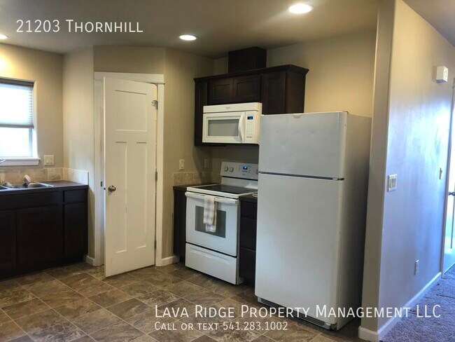 Building Photo - 21203 Thornhill Ln