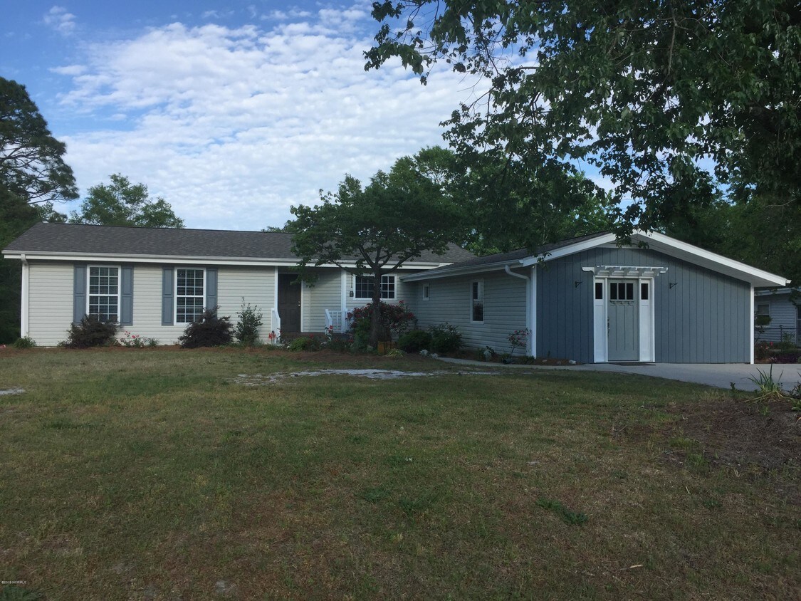 Primary Photo - 331 Green Meadows Dr