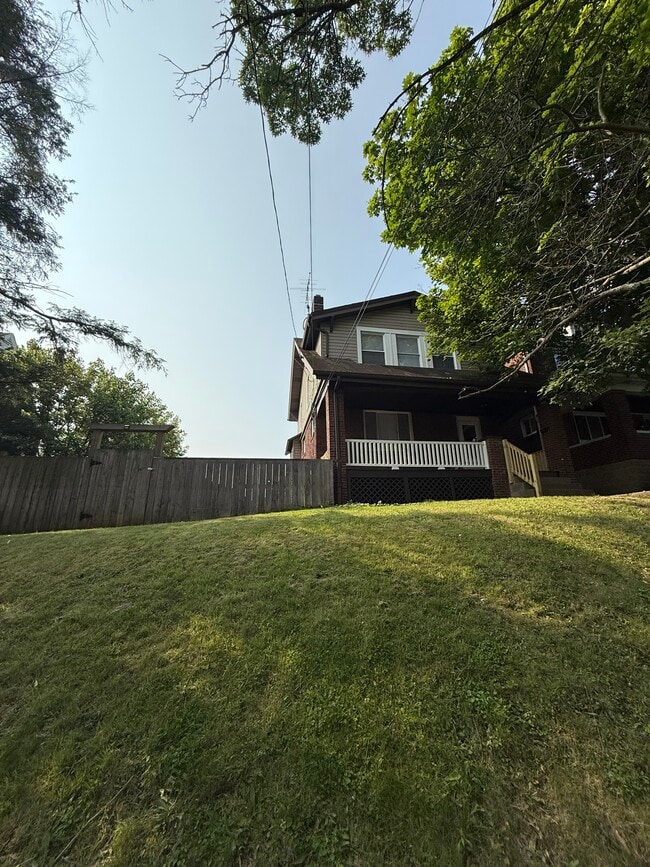 Building Photo - 1243 Straka St