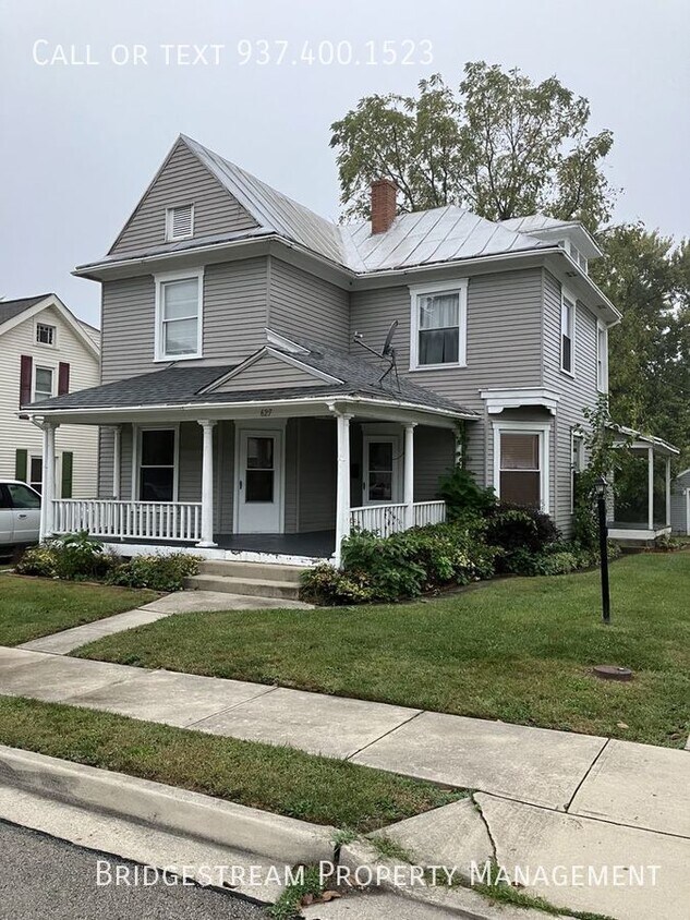 Primary Photo - 3 Bedroom, 1.5 bath home with 2 car detach...