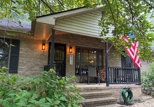 Building Photo - 4212 Lakeview Pkwy