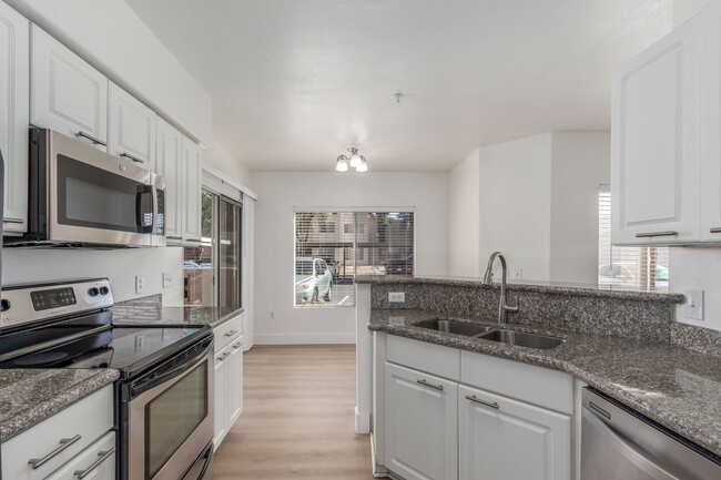 Photo - 1295 N. Ash St #311 House