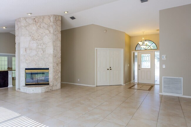 Foto del edificio - 12660 Headwater Cir