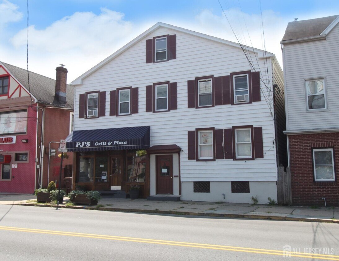 Primary Photo - 168 Easton Ave
