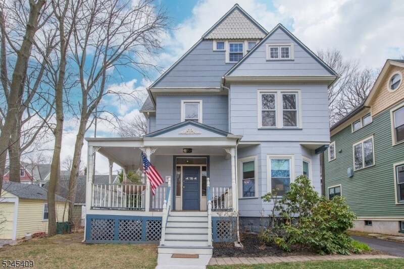 Primary Photo - 121 Midland Ave