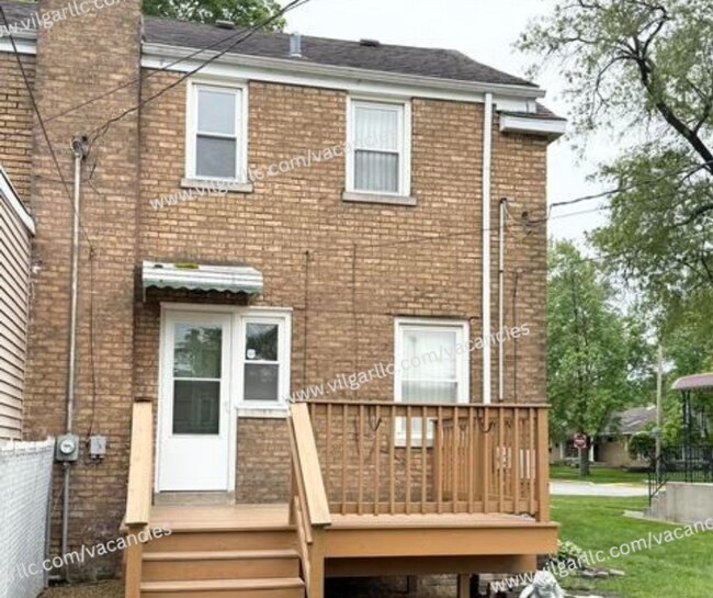 Foto del edificio - COMING SOON!! July 12, 2026 - Spacious 2 Bedroom • 1 Bathroom Duplex Home