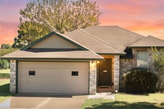 Building Photo - 2404 Henry Dr