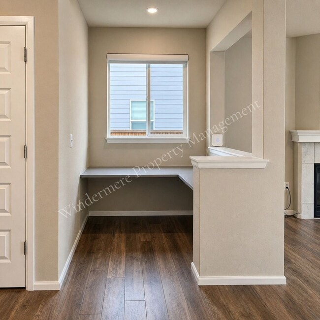 Building Photo - Spacious 4 Bedroom Home with Gas Fireplace, Office Space & 2-Car Garage!