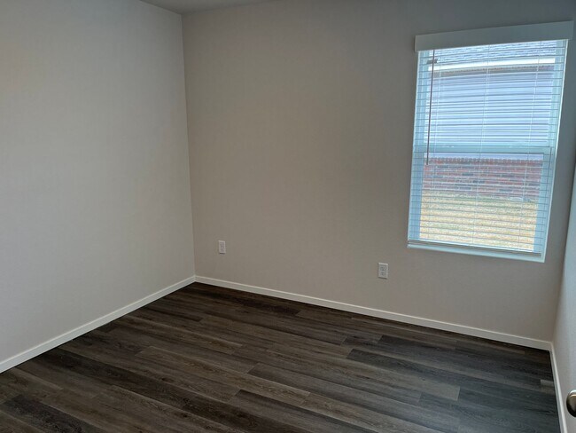 Foto del edificio - *New Year, New Home Special* BRAND NEW Thr...