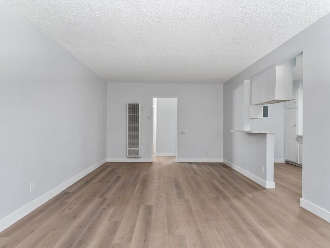 Building Photo - 811 Gardenia Ave