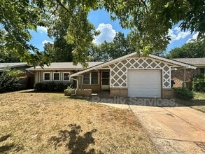 Building Photo - 3112 Beechwood Dr