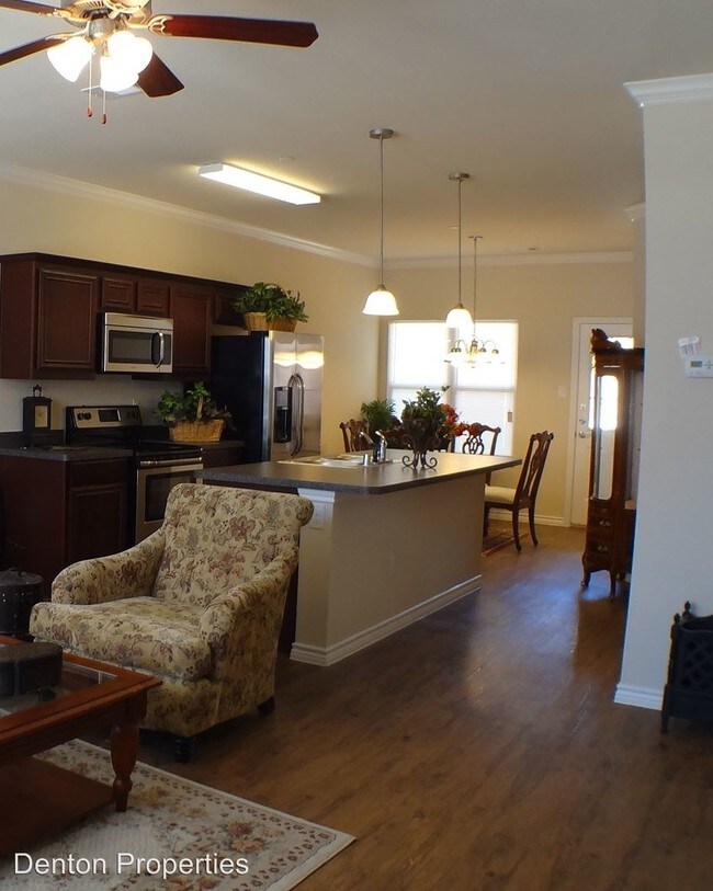 Building Photo - 3 br, 2.5 bath Apartment - 5528 Dolores Pl.