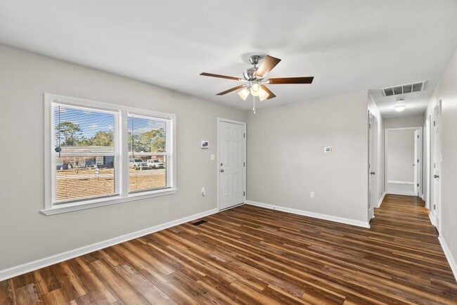 Foto del edificio - Newly Remodeled Hubert Home